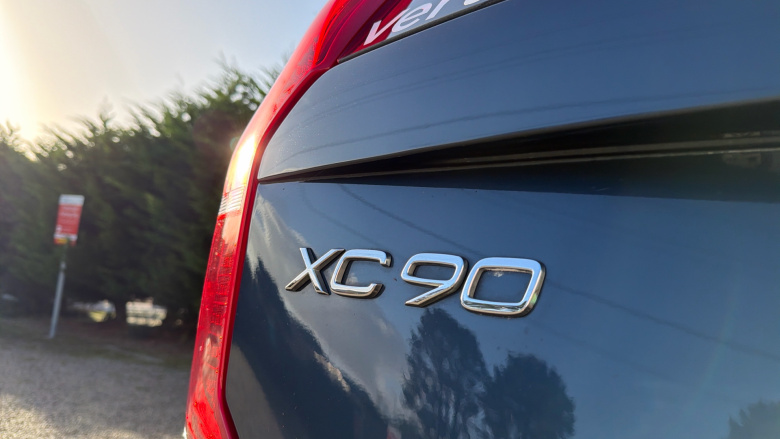 Volvo XC90 2.0 B5P Plus Edition Dark 5dr AWD Geartronic Petrol Estate